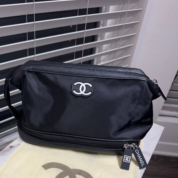 CHANEL 2024 Cosmetic/Vanity/Toiletry Bag with Bottom Zippered Compartment NWOT - Picture 1 of 9